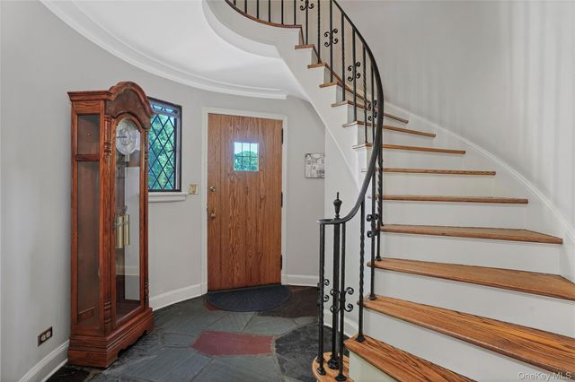 13 Craven Lane, White Plains, NY 10605