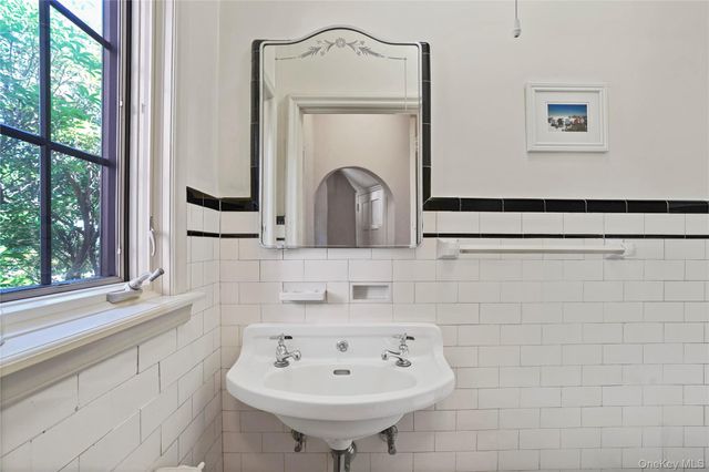 13 Craven Lane, White Plains, NY 10605