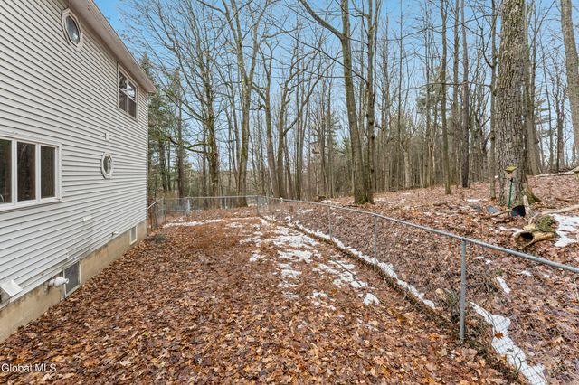 37 Deer Cliff Road, New Scotland, NY 12186