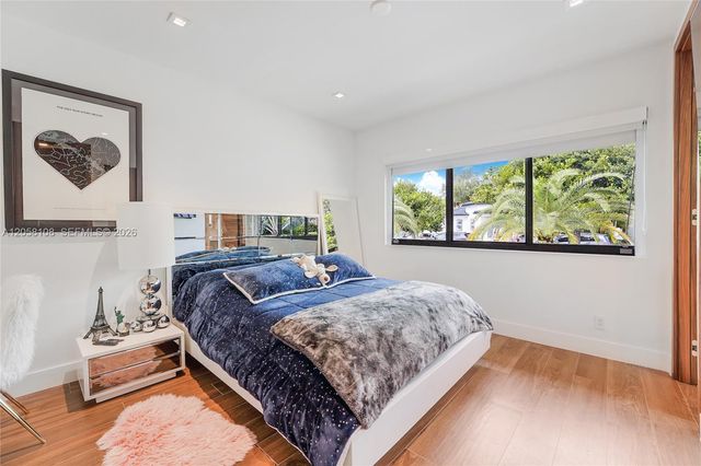 60 Shore Drive W, Miami, FL 33133