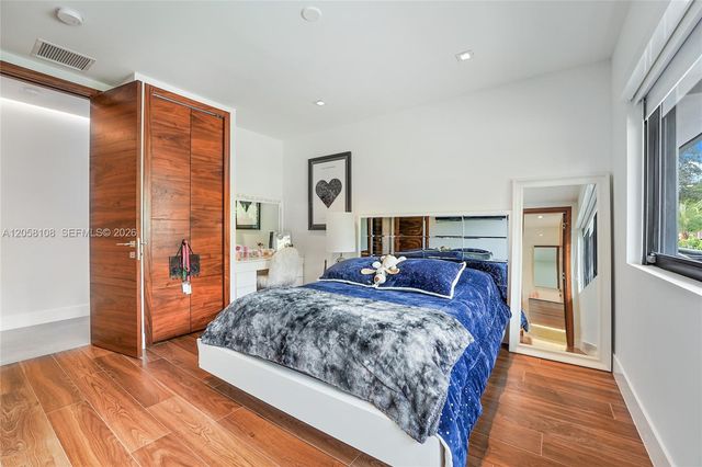60 Shore Drive W, Miami, FL 33133