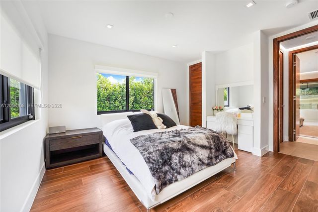 60 Shore Drive W, Miami, FL 33133
