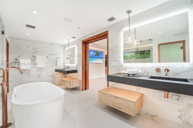 60 Shore Drive W, Miami, FL 33133