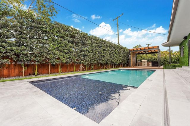 60 Shore Drive W, Miami, FL 33133