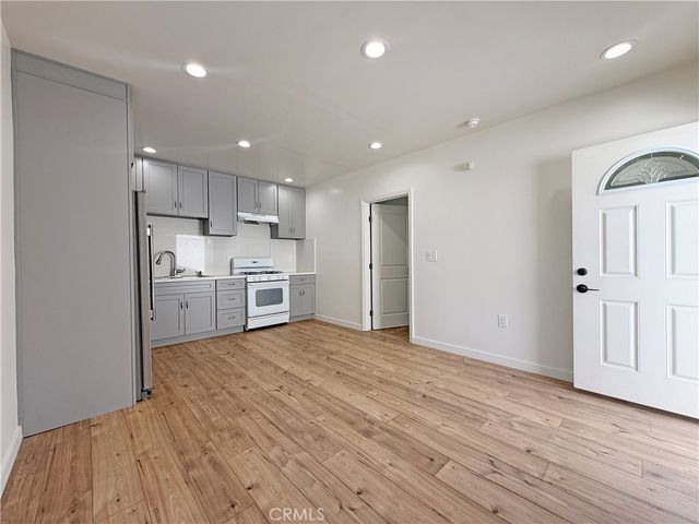 11245 McLennan, Granada Hills, CA 91344