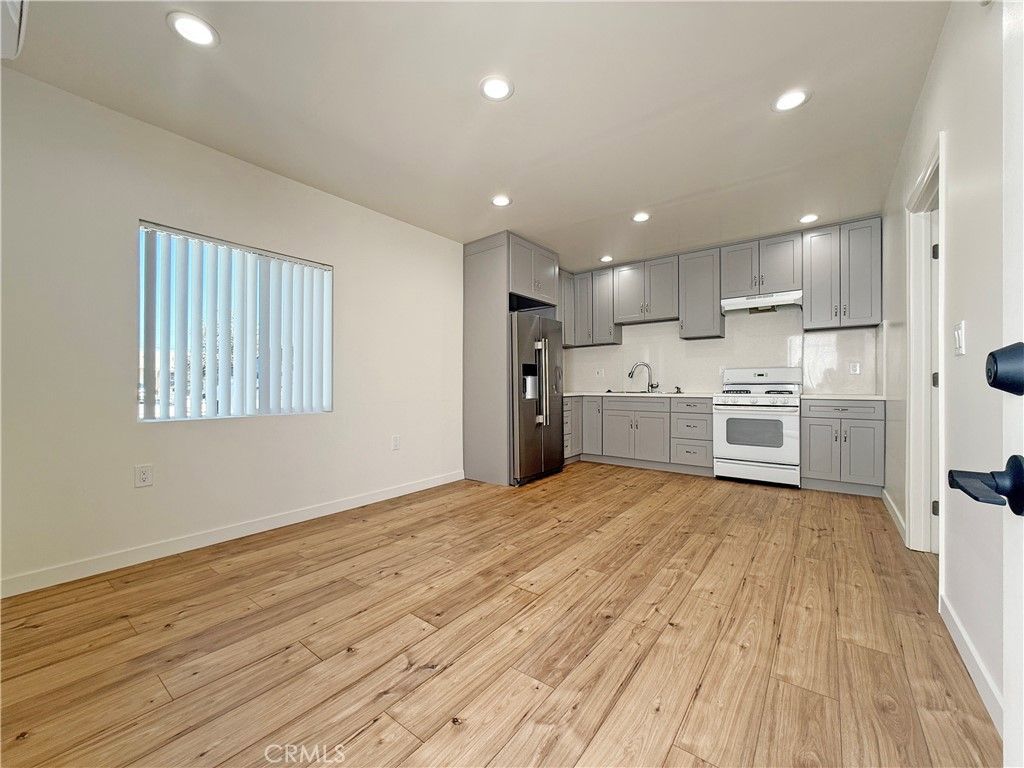 11245 McLennan, Granada Hills, CA 91344
