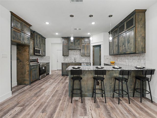 821 S Ayers Avenue, Fort Worth, TX 76103