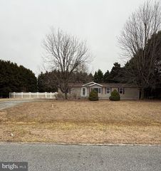 21 CEDAR CREST LN, Harrington, DE 19952