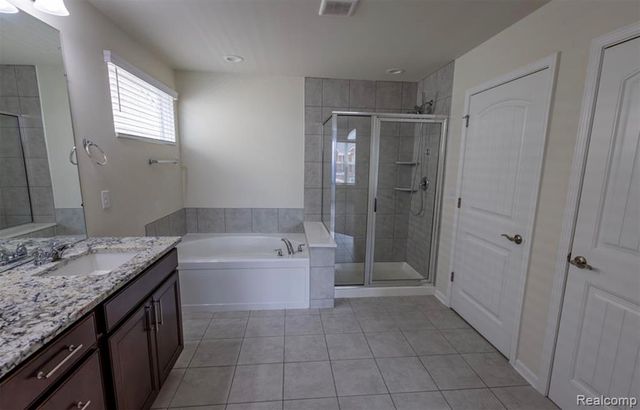 28293 Verona Drive Drive, Novi, MI 48377