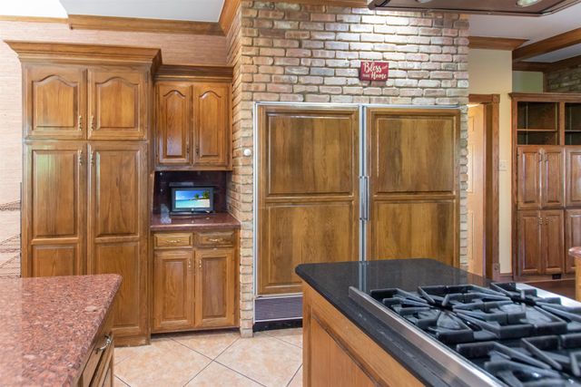 6609 Hollytree Cir, Tyler, TX 75703
