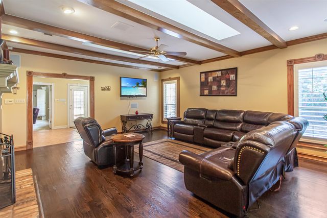 6609 Hollytree Cir, Tyler, TX 75703