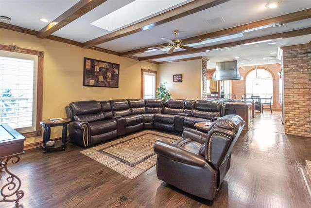 6609 Hollytree Cir, Tyler, TX 75703