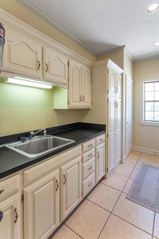 6609 Hollytree Cir, Tyler, TX 75703