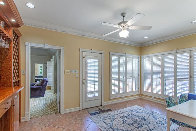 6609 Hollytree Cir, Tyler, TX 75703