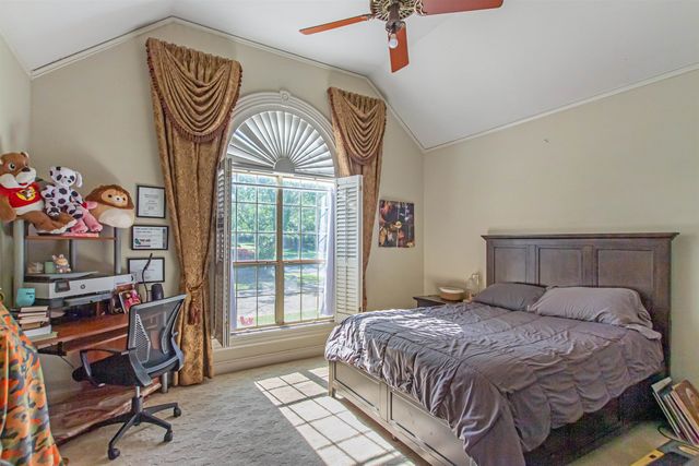 6609 Hollytree Cir, Tyler, TX 75703
