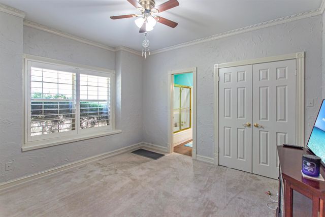 6609 Hollytree Cir, Tyler, TX 75703