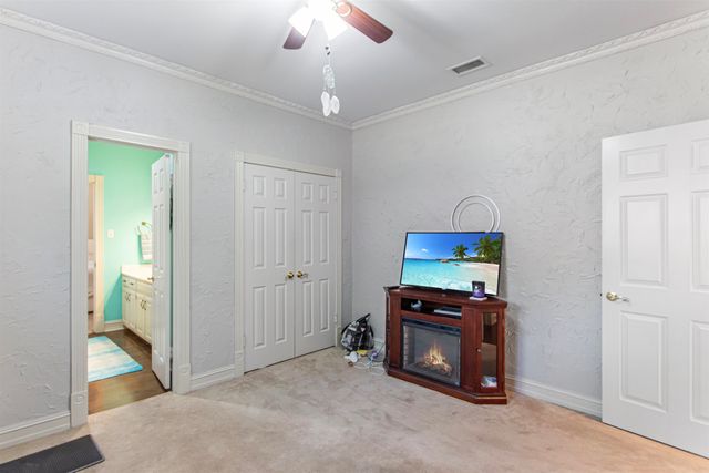6609 Hollytree Cir, Tyler, TX 75703