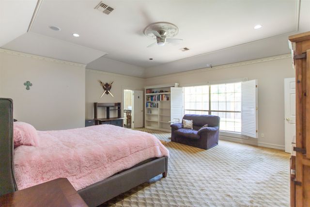 6609 Hollytree Cir, Tyler, TX 75703