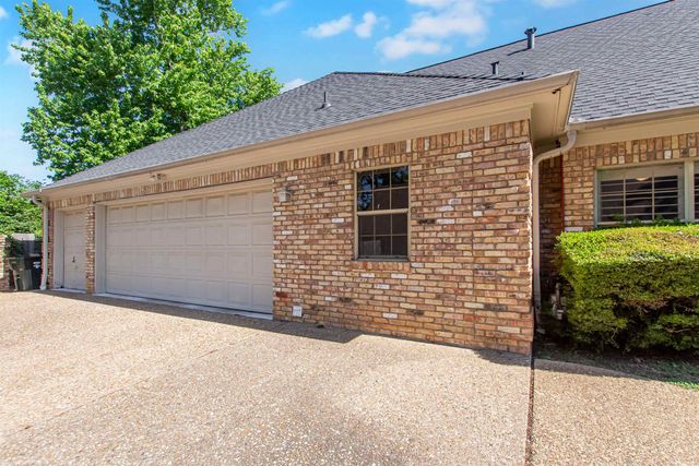 6609 Hollytree Cir, Tyler, TX 75703