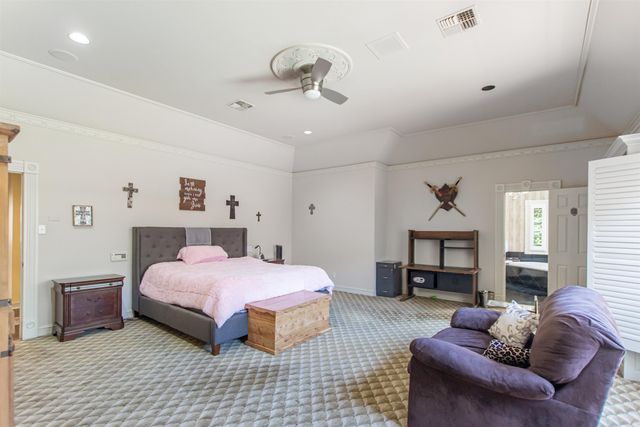 6609 Hollytree Cir, Tyler, TX 75703