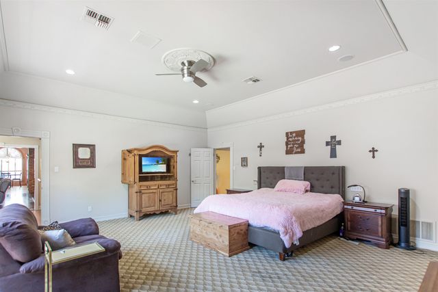 6609 Hollytree Cir, Tyler, TX 75703