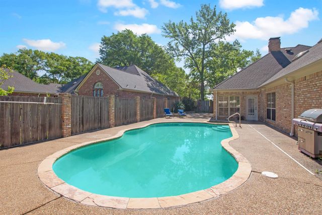 6609 Hollytree Cir, Tyler, TX 75703