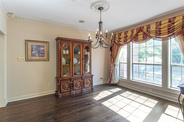 6609 Hollytree Cir, Tyler, TX 75703