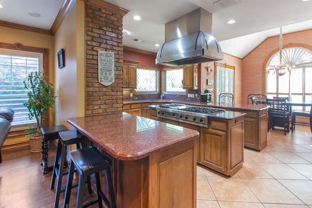 6609 Hollytree Cir, Tyler, TX 75703