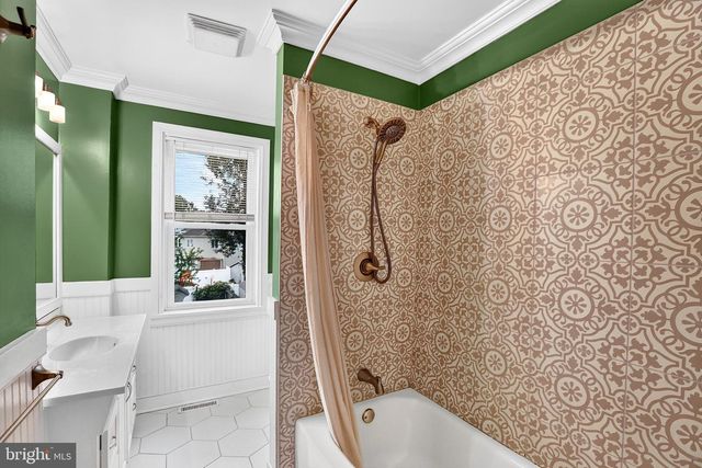 19 CROSSWICKS ST, Bordentown, NJ 08505