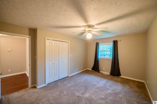 5065 Clinton Rd, Paducah, KY 42001