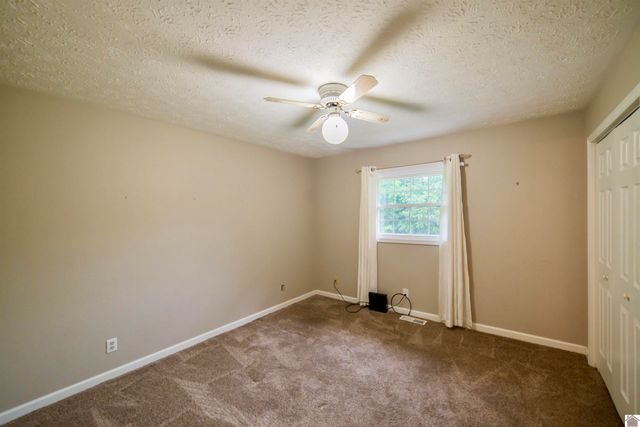 5065 Clinton Rd, Paducah, KY 42001