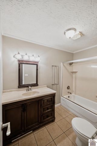 5065 Clinton Rd, Paducah, KY 42001