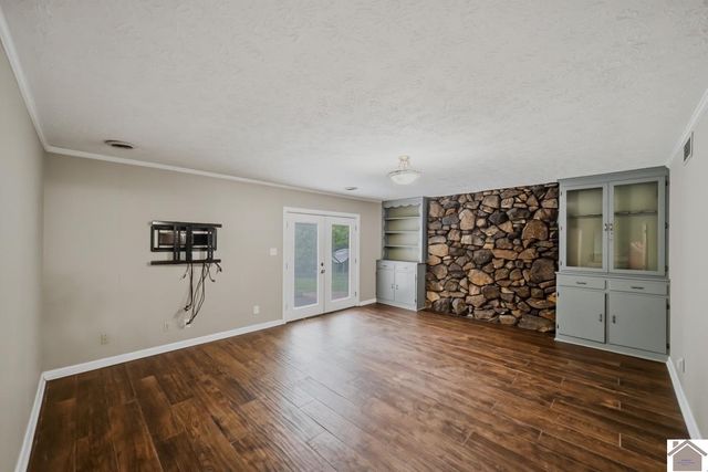 5065 Clinton Rd, Paducah, KY 42001