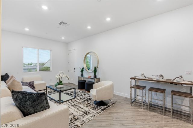 9527 New Discovery Avenue, Las Vegas, NV 89149