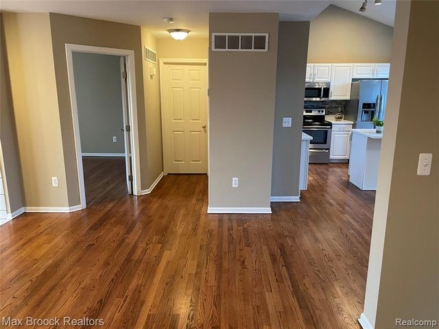 924 Sandalwood Drive, Troy, MI 48085