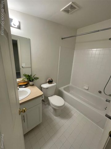 924 Sandalwood Drive, Troy, MI 48085