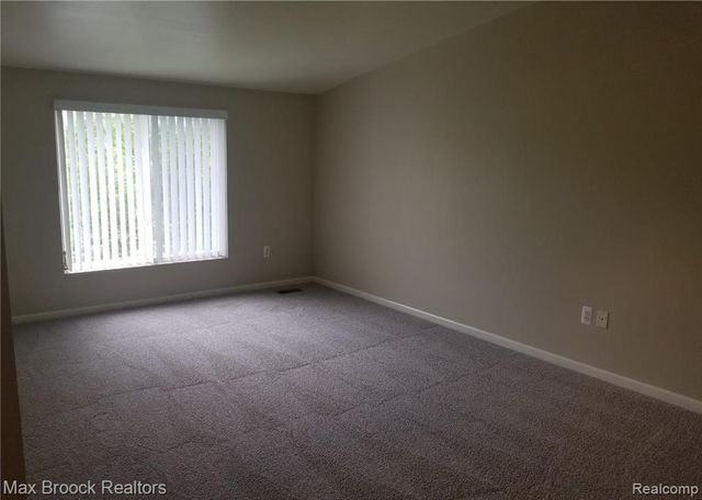 924 Sandalwood Drive, Troy, MI 48085