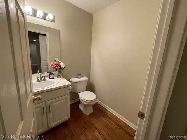 924 Sandalwood Drive, Troy, MI 48085