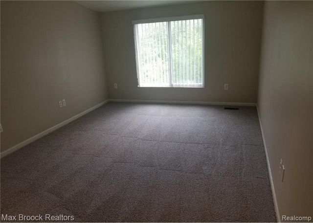 924 Sandalwood Drive, Troy, MI 48085