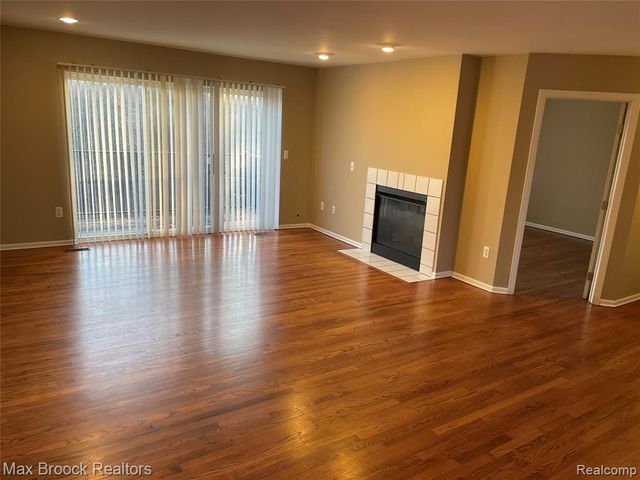 924 Sandalwood Drive, Troy, MI 48085