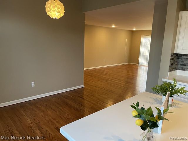 924 Sandalwood Drive, Troy, MI 48085