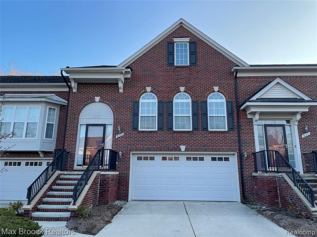 924 Sandalwood Drive, Troy, MI 48085