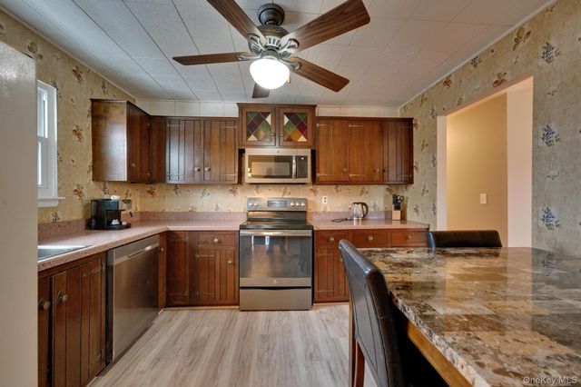 15 Snapper Court, Lindenhurst, NY 11757