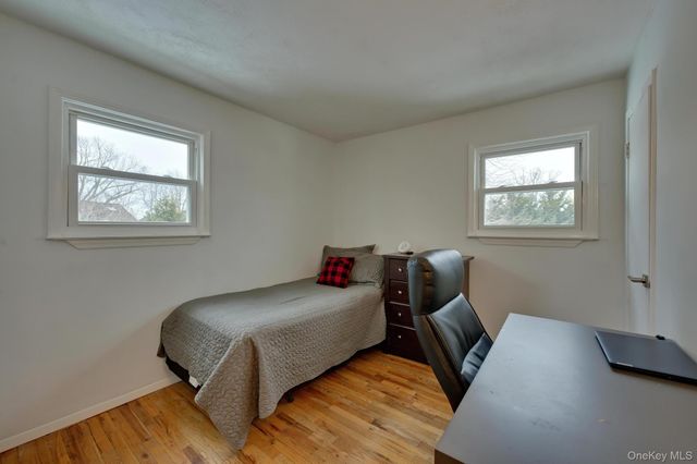 15 Snapper Court, Lindenhurst, NY 11757