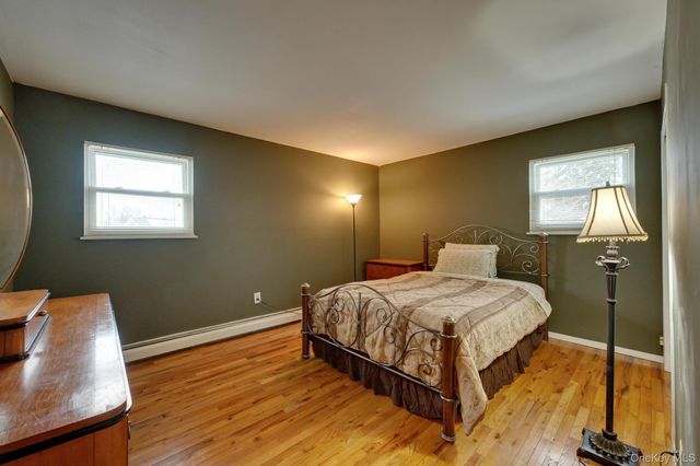 15 Snapper Court, Lindenhurst, NY 11757