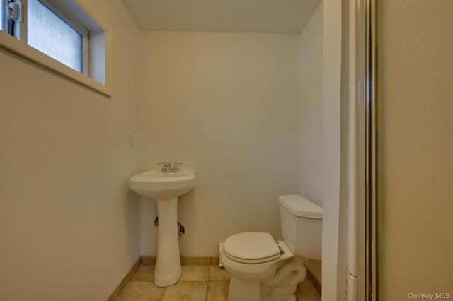 15 Snapper Court, Lindenhurst, NY 11757