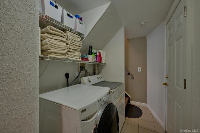 15 Snapper Court, Lindenhurst, NY 11757