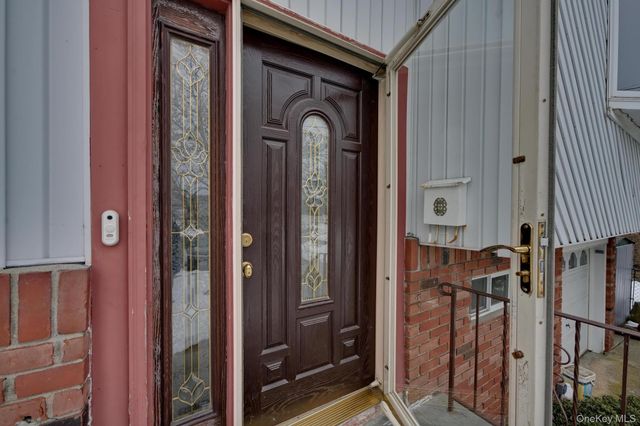 15 Snapper Court, Lindenhurst, NY 11757