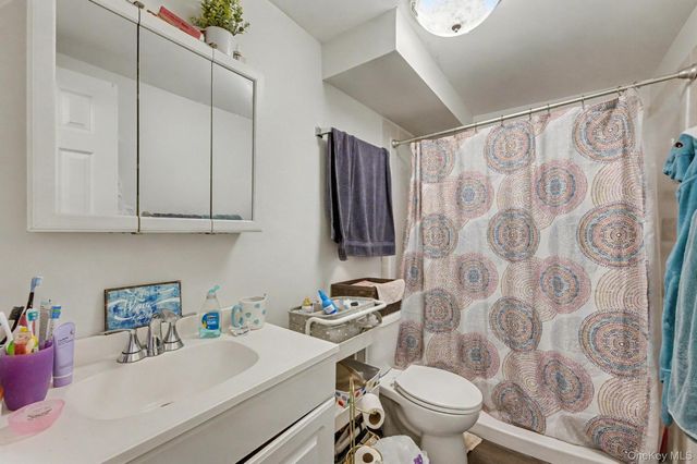 15 Snapper Court, Lindenhurst, NY 11757