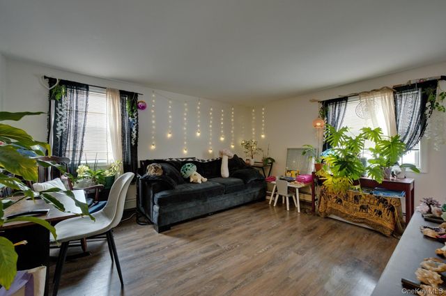 15 Snapper Court, Lindenhurst, NY 11757